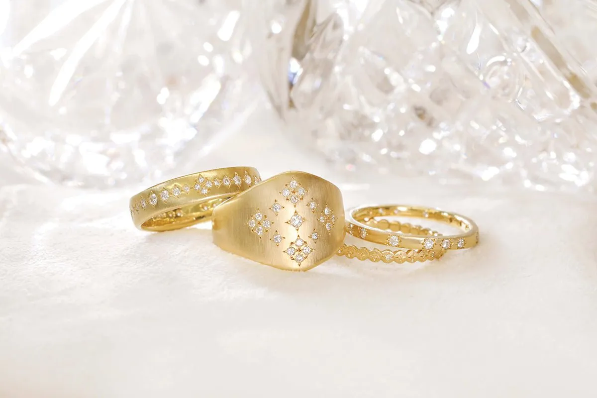 18K Gold Thin River Rocks Ring with Diamond and Etched Details