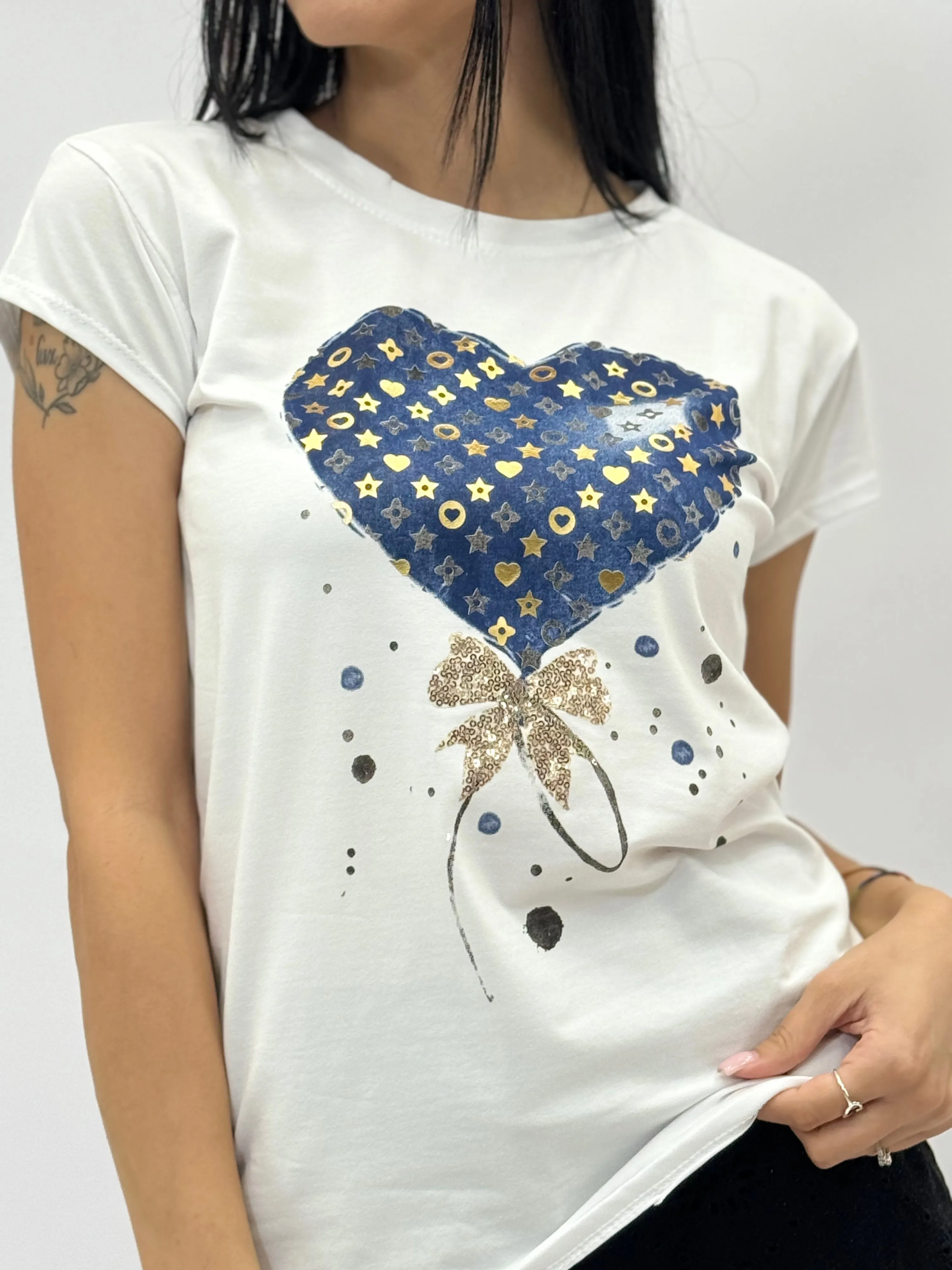 T-shirt con stampa cuore